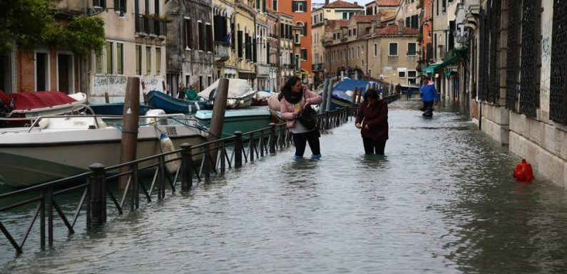Venise : La ville déjà inondée redoute une nouvelle marée haute dévastatrice dimanche