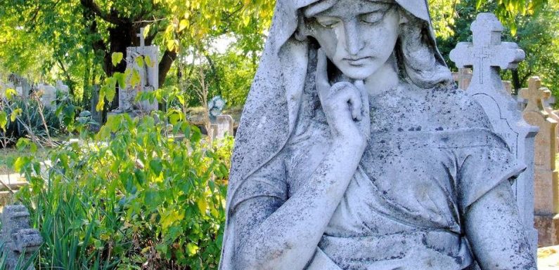 Toussaint : Les jeunes se rendent moins au cimetière, mais ne sont pas contre l’enterrement