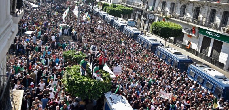 Algérie: une marée humaine envahi les rues de la capitale contre le régime (photos)