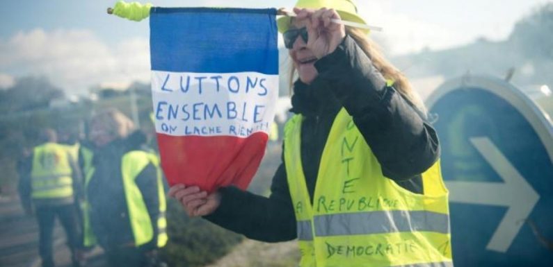 Gilets jaunes: deuxième journée de manifestations dans le calme