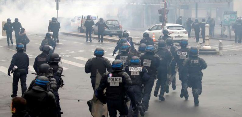 Une manifestation de Gilets jaunes annulée à Paris après des violences