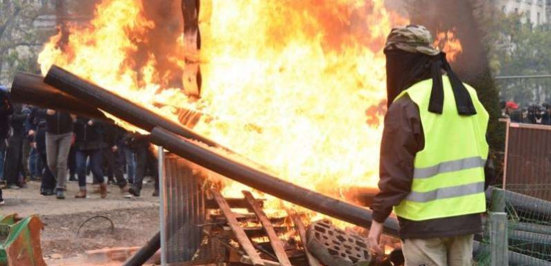 Christophe Castaner à propos «des gilets jaunes»: «Des brutes, des voyous, venus pour en découdre»