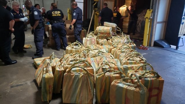 Des tonnes de cocaïne arrivent en Europe par cargo
