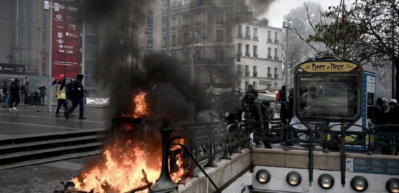 « Gilets jaunes » : voitures incendiées, jets de pavés et feux de poubelles place d’Italie