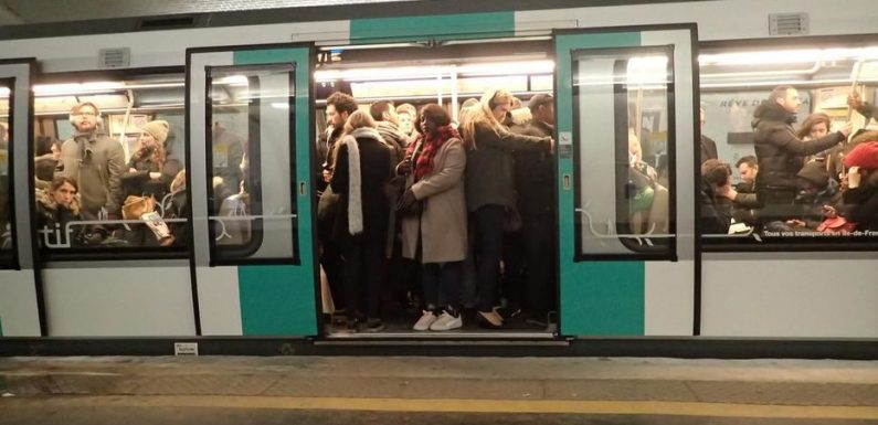 Souvent plus de 4 personnes par m2 : à Paris, le métro est au bord de l’asphyxie