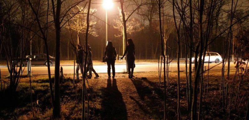 Prostituée à 10 ans, elle ose dénoncer ses exploiteurs