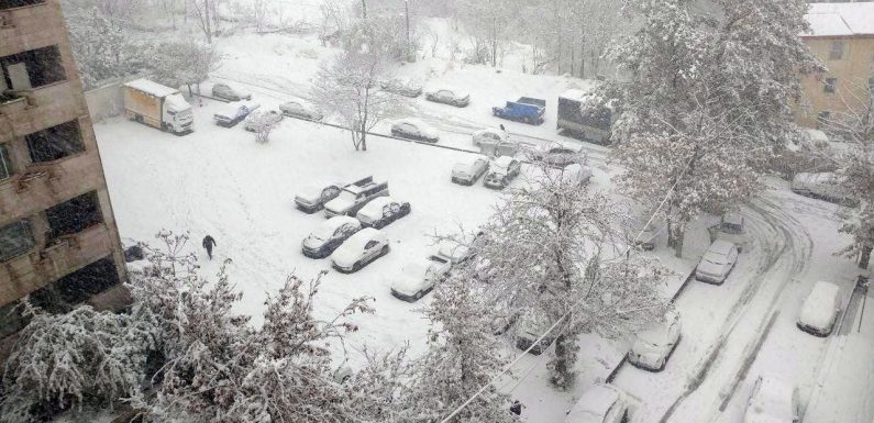 Rare Autumn Snowfall brings Iran’s capital Tehran to a Complete Standstill