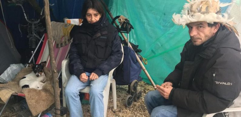 Depuis leur expulsion, ce couple et ses enfants vivent dans les bois de Savigny-sur-Orge