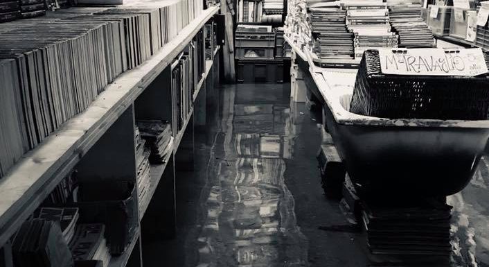 Venise : la sublime librairie Acqua Alta inondée par une marée inédite