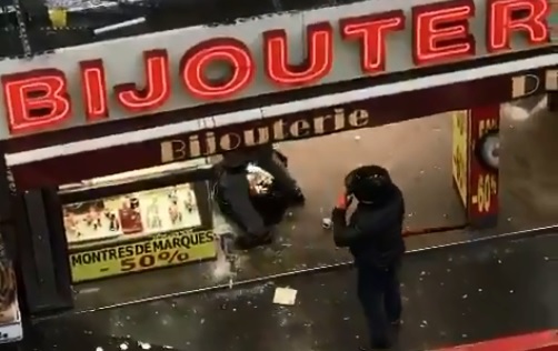 Paris XIème : Une bijouterie du faubourg du temple pillée en plein jour (vidéo)
