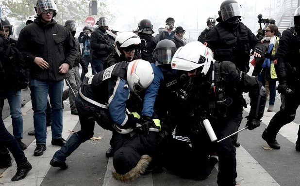 Procès d’un policier pour des violences envers les Gilets jaunes à Paris, une première