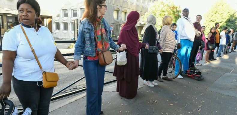 A Saint-Denis, une centième chaîne humaine contre la drogue sur fond de menaces des dealers