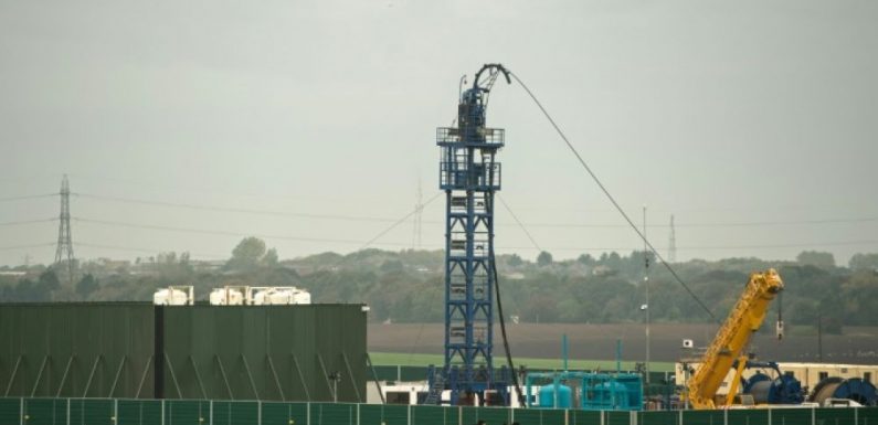 Gaz de schiste: Londres suspend la fracturation hydraulique par crainte des séismes