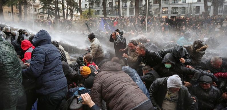 Des manifestants réclamant des élections anticipées arrêtés en Géorgie