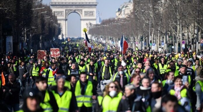 OpinionL’oligarchie politico-technocratique et sa violence haineuse contre les Gilets jaunes (Par Scandre HACHEM)