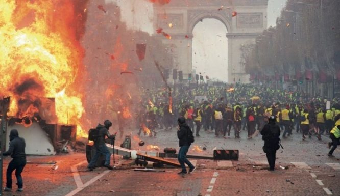 Gilets jaunes and Brexit deny France tourism record
