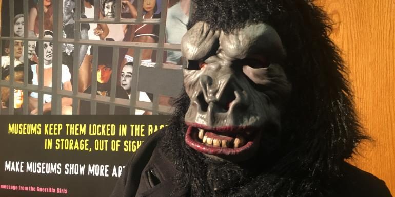 Guerrilla Girls, vengeuses masquées des femmes artistes occultées