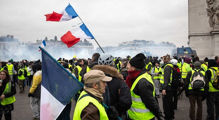 Un an après les Gilets jaunes, la taxe carbone est au point mort, mettant la transition énergétique française en péril