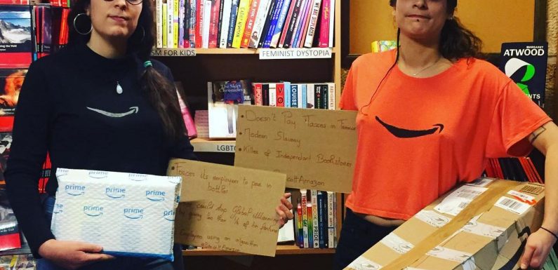 Pour fêter Halloween, ces libraires se déguisent en… Amazon !