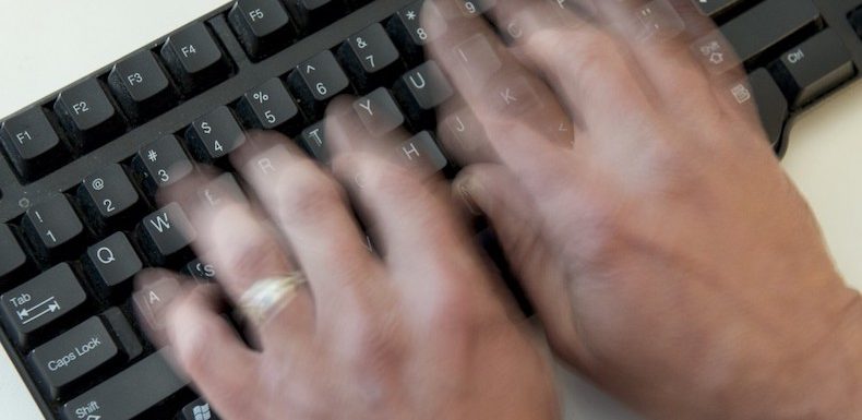 Insultées, harcelées, menacées : le calvaire des musulmanes qui ont signé la tribune contre le voile