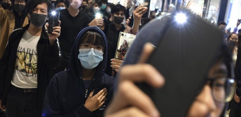 « Hong Kong reste derrière ses étudiants contre la dictature du PC chinois »