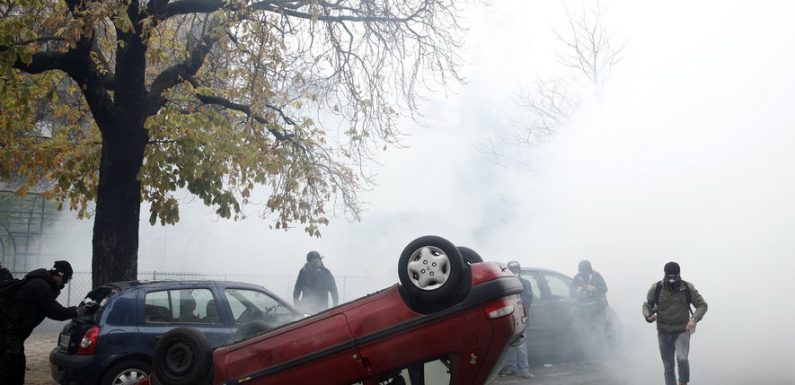Une manifestation des Gilets jaunes interdite à Paris après des violences
