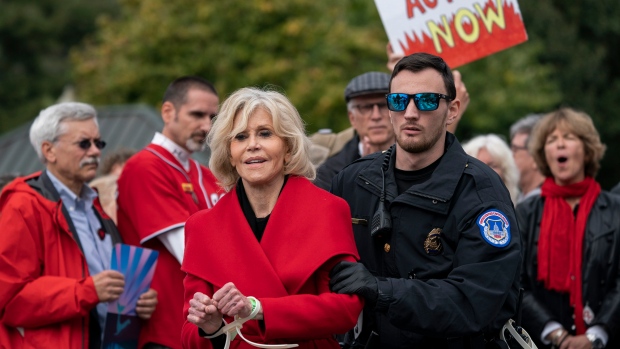 Jane Fonda spends night in jail after demonstration arrest