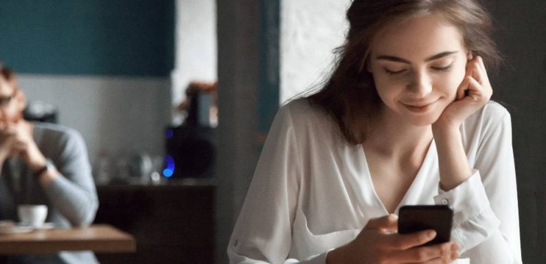 Deep like, pré-couple, emojis… les nouveaux codes amoureux des ados