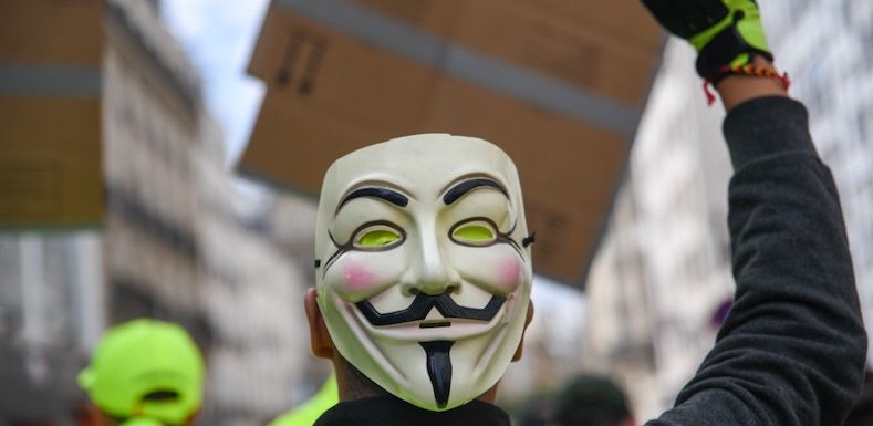 Vivons-nous le retour des lois scélérates et du mépris de la liberté ?