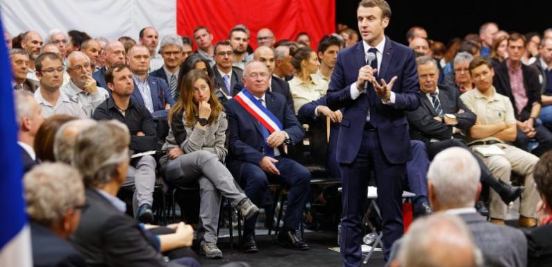 A quatre mois des élections municipales, les maires de France ont rendez-vous mardi avec Emmanuel Macron