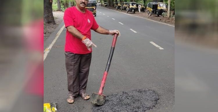 Inde : en hommage à son fils décédé, ce père a comblé plus de 650 nids-de-poule à Mumbai