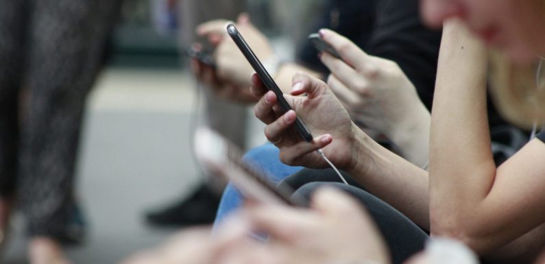 Nous parcourons en moyenne 141 mètres par jour en scrollant sur notre téléphone