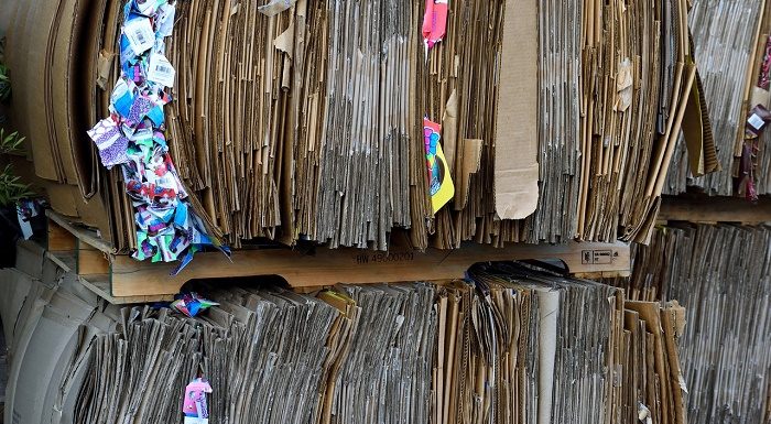 Nos poubelles jaunes débordent : un papier-carton sur cinq ne trouve pas de débouché