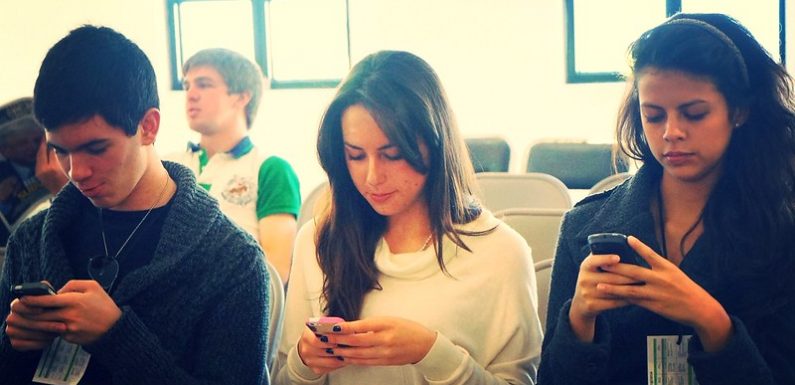 Téléphones portables et cancer : quand la science contredit l’OMS