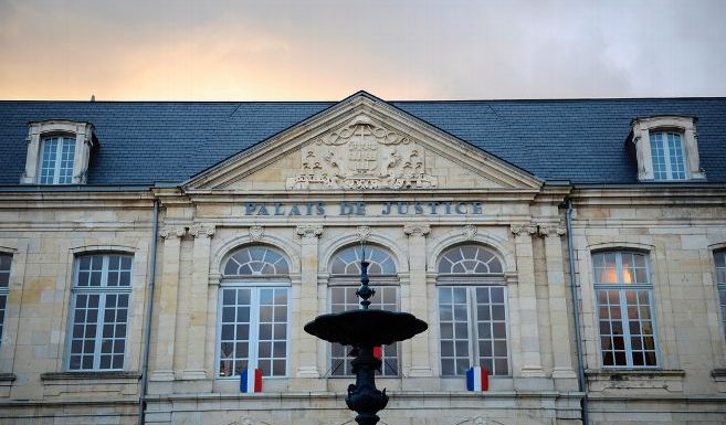 Coups, brûlures sous les pieds, repas faits de croquettes pour chat… : la vie d’une femme battue à Nevers