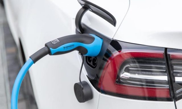 Au Congo, des enfants de 4 ans risquent leur vie pour fabriquer des voitures électriques : des mesures doivent être prises