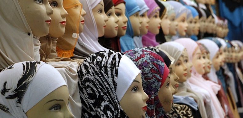 Le voile islamique marque une appartenance terrestre et sexuelle