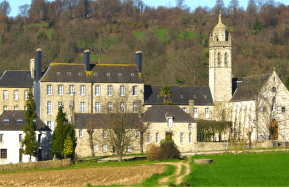 L’abbaye Notre-Dame-De-Grâce de Bricquebec : son histoire et ses pâtés