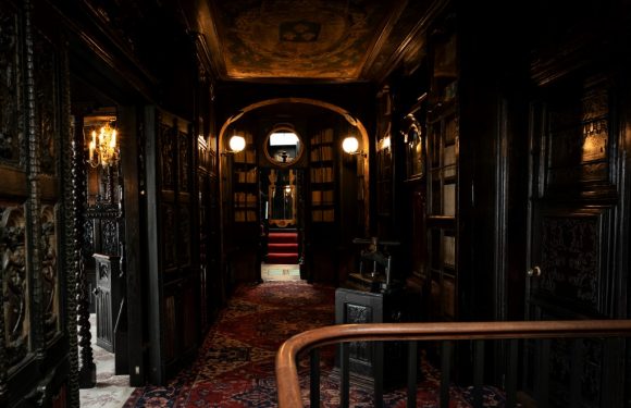 Chez Victor Hugo avec Régis Debray