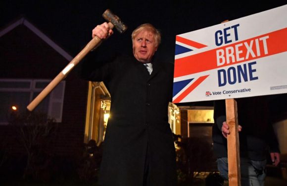 Royaume-Uni: Boris Johnson accélère le rythme après sa victoire