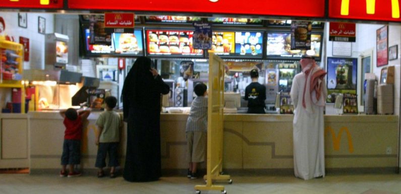 En Arabie saoudite, les restaurants ne sont plus obligés d’avoir une entrée séparée entre les hommes et les femmes