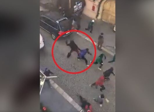 Italie : la vidéo d’un festival traditionnel sème le doute, les participants costumés étaient-ils racistes ?