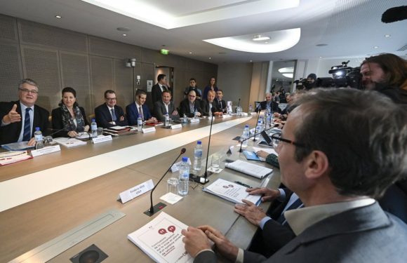 EXCLUSIF Retraites : la réforme pourrait être décalée à la génération née en 1975