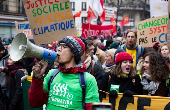 « Pas de planète, pas de retraite », « métro-boulot-caveau » : ces slogans de la manif du 5 décembre qui montrent une convergence des luttes