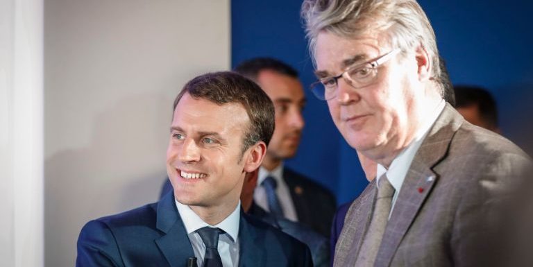 Affaire Delevoye : Emmanuel Macron et l’article 5 de la Constitution – Par Régis de Castelnau