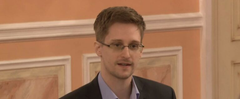 Le livre des Mémoires de Snowden est sorti