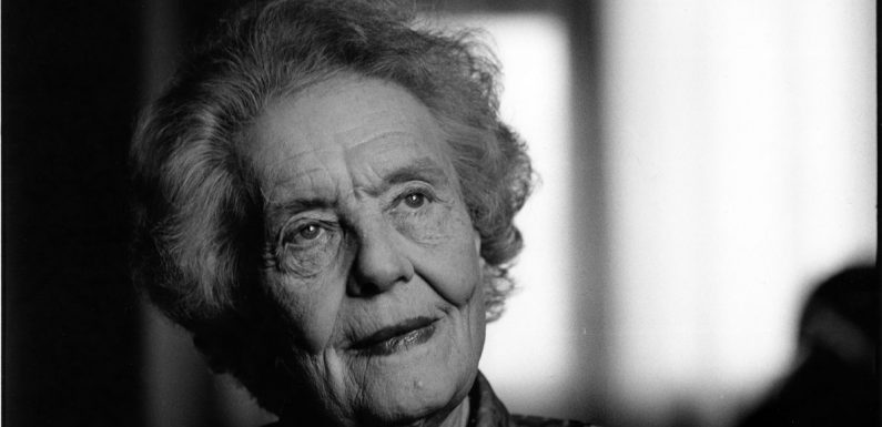 Louise Weiss dans Radioscopie : « L’Arme absolue : c’est le lavage de cerveau, la manipulation des âmes »