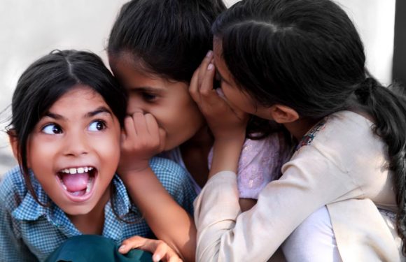 À 22 ans, elle prépare les enfants des rues de Mumbai à intégrer l’école publique