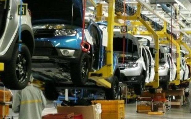Bruno Le Maire s’insurge contre la délocalisation d’usines Peugeot et Renault au Maroc, Slovénie et Turquie