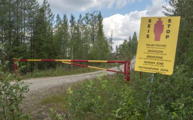 Ce Russe a arnaqué des migrants en leur faisant passer une fausse frontière